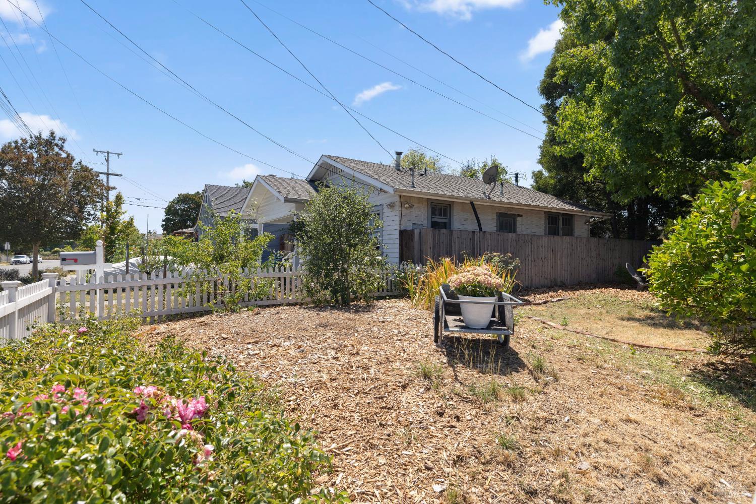 Detail Gallery Image 26 of 29 For 609 Brown St, Santa Rosa,  CA 95404 - 2 Beds | 1 Baths