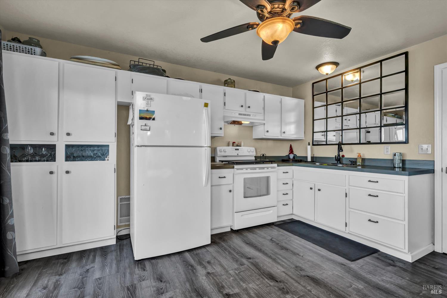 Detail Gallery Image 11 of 54 For 10225 Kelsey Creek Dr, Kelseyville,  CA 95451 - 3 Beds | 3 Baths