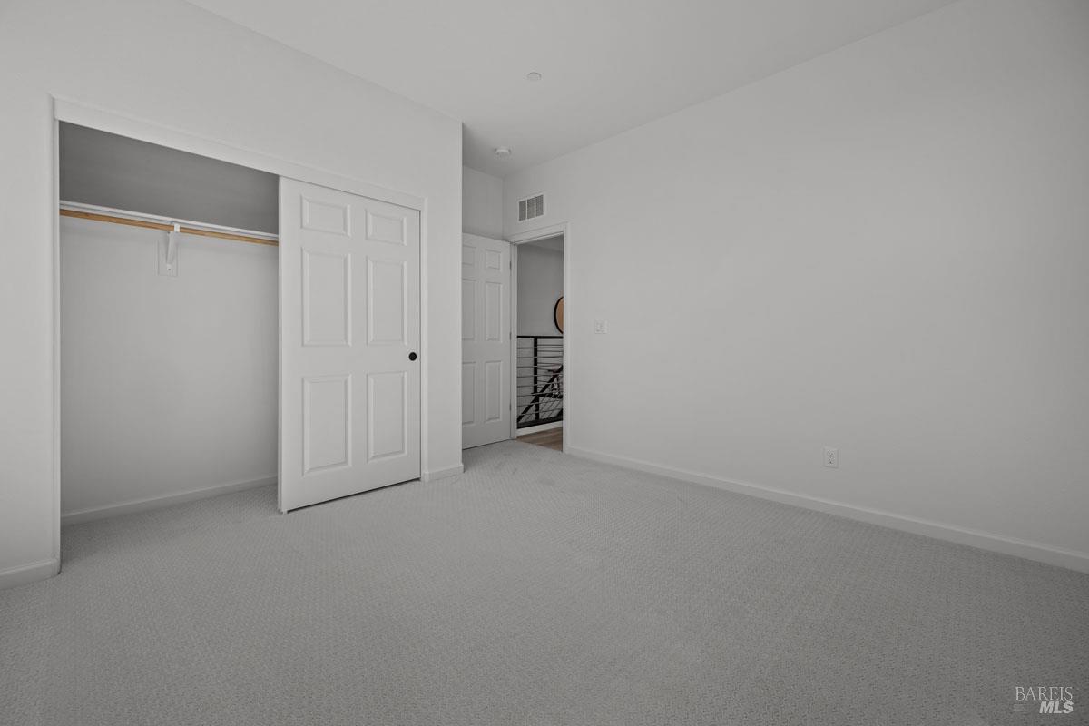 Detail Gallery Image 11 of 21 For 2 Topaz Ct, Petaluma,  CA 94952 - 3 Beds | 3 Baths