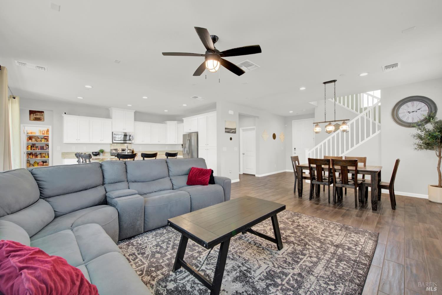 Detail Gallery Image 17 of 67 For 336 Primrose Dr, Vacaville,  CA 95687 - 4 Beds | 3 Baths