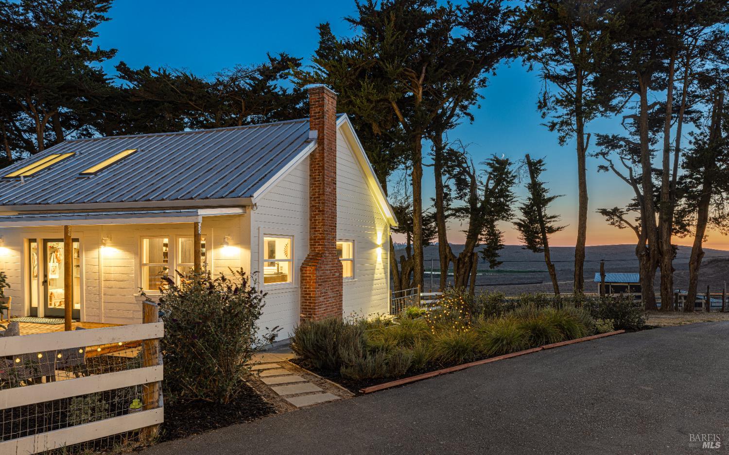 Detail Gallery Image 1 of 79 For 3150 Pepper Rd, Petaluma,  CA 94952 - 3 Beds | 3 Baths