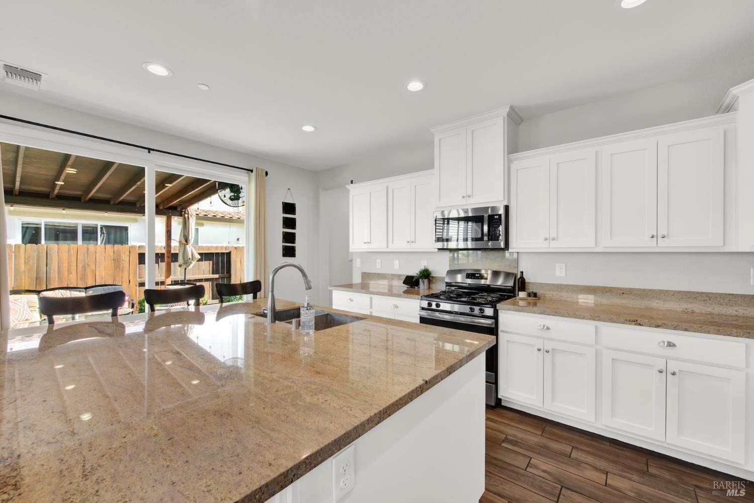 Detail Gallery Image 18 of 67 For 336 Primrose Dr, Vacaville,  CA 95687 - 4 Beds | 3 Baths