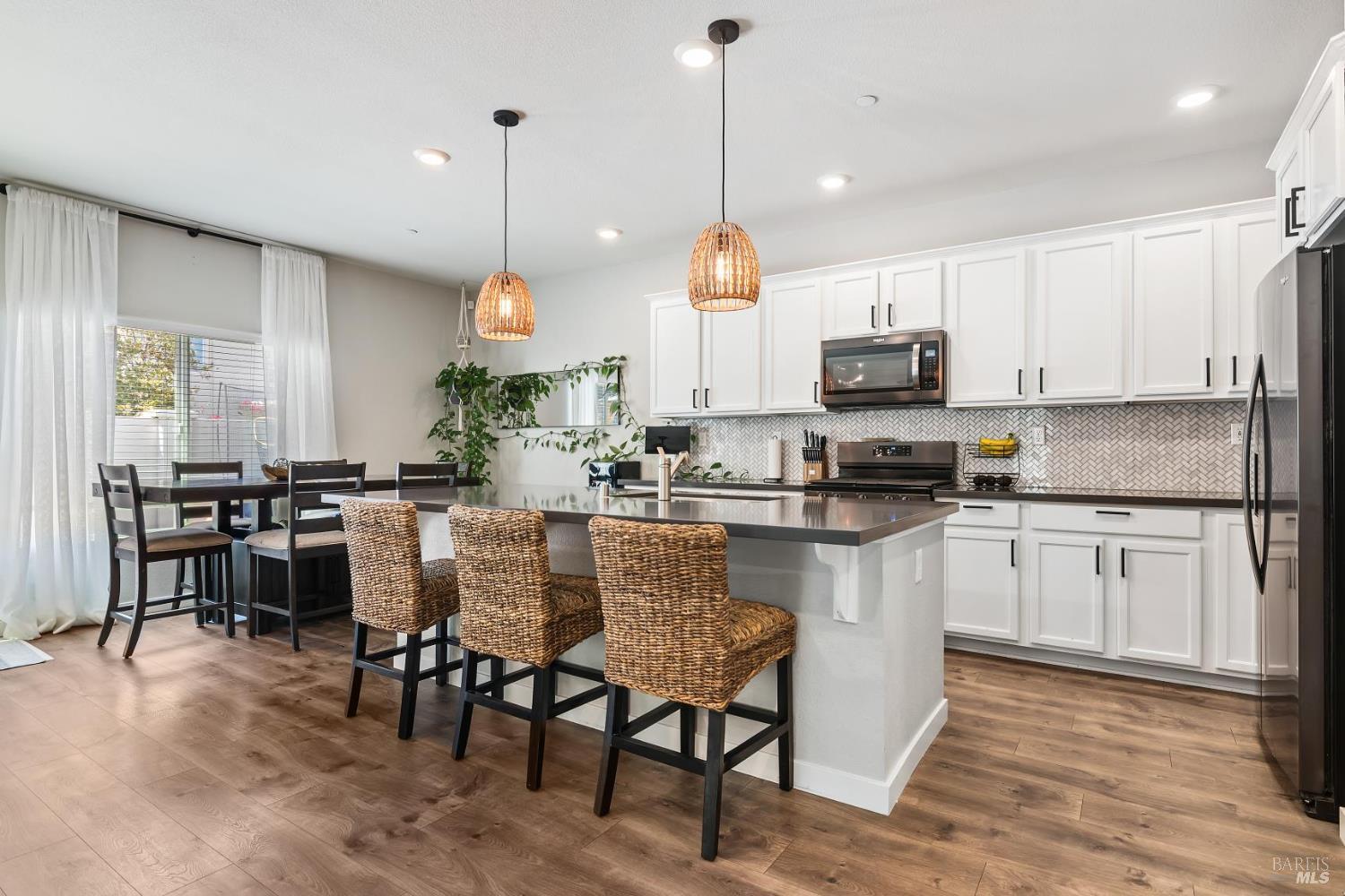 Detail Gallery Image 5 of 28 For 1090 Davidson Ct, Dixon,  CA 95620 - 4 Beds | 3 Baths