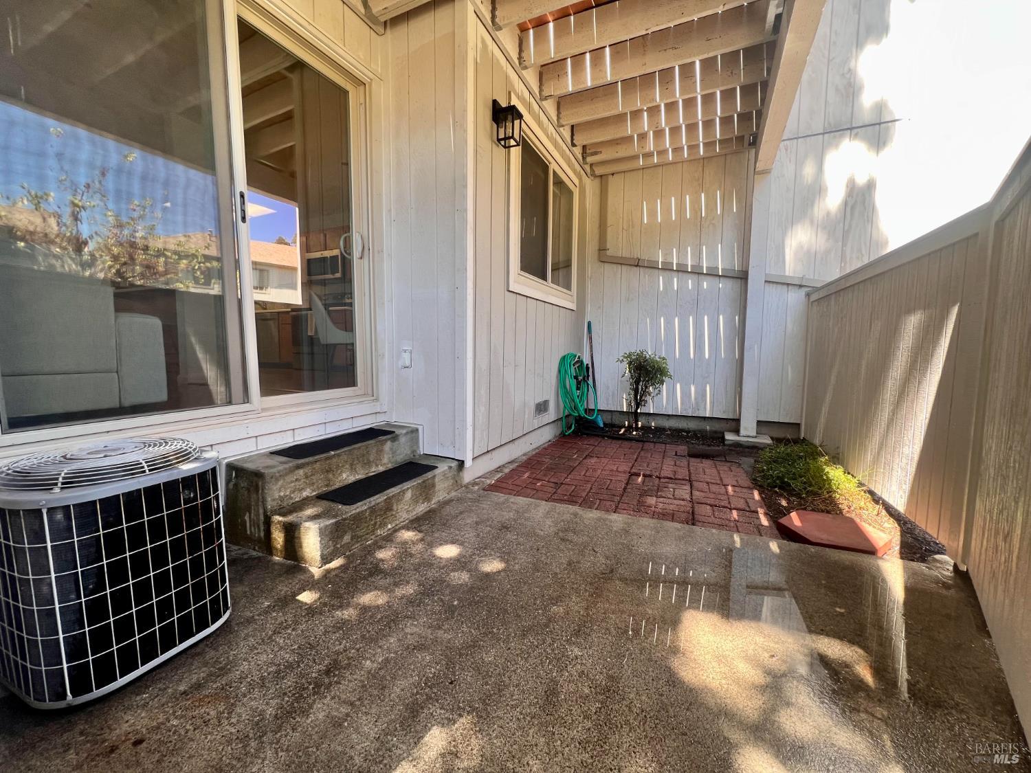 Detail Gallery Image 11 of 15 For 2569 Westberry Dr, Santa Rosa,  CA 95403 - 2 Beds | 1 Baths