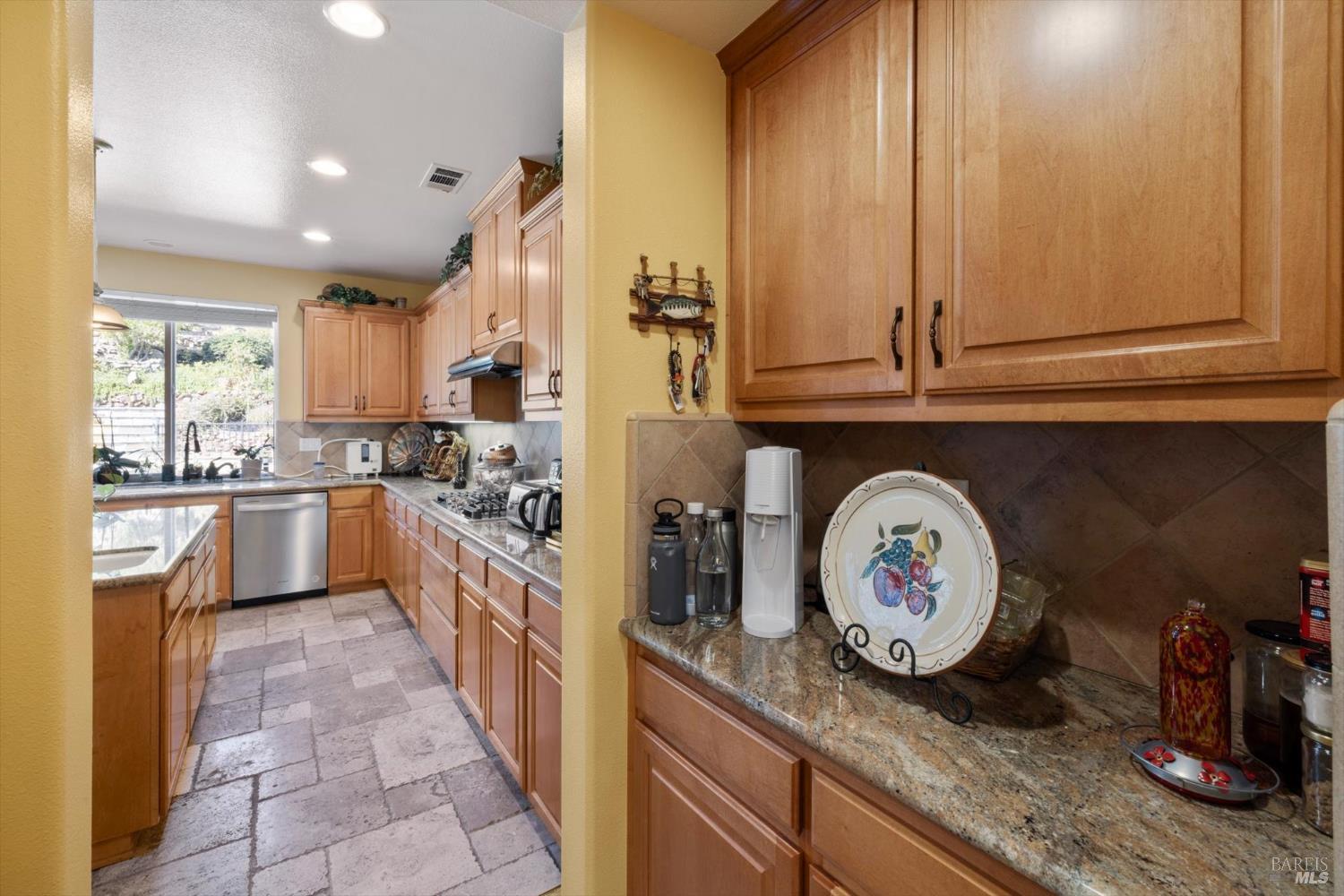 Detail Gallery Image 19 of 78 For 425 Arguello Dr, Benicia,  CA 94510 - 4 Beds | 2/1 Baths