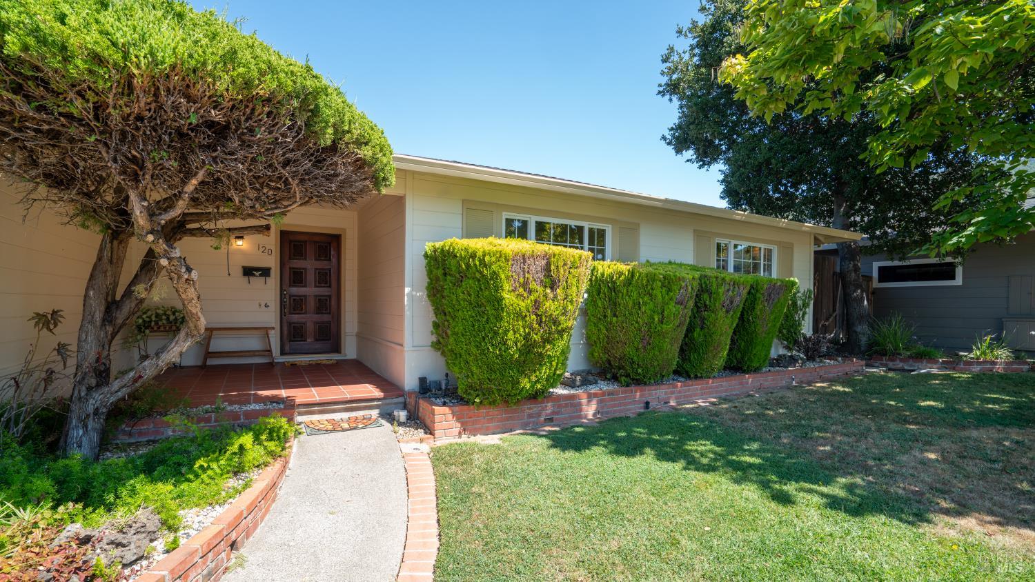 Detail Gallery Image 2 of 44 For 120 Meriam Dr, San Rafael,  CA 94903 - 3 Beds | 2/1 Baths