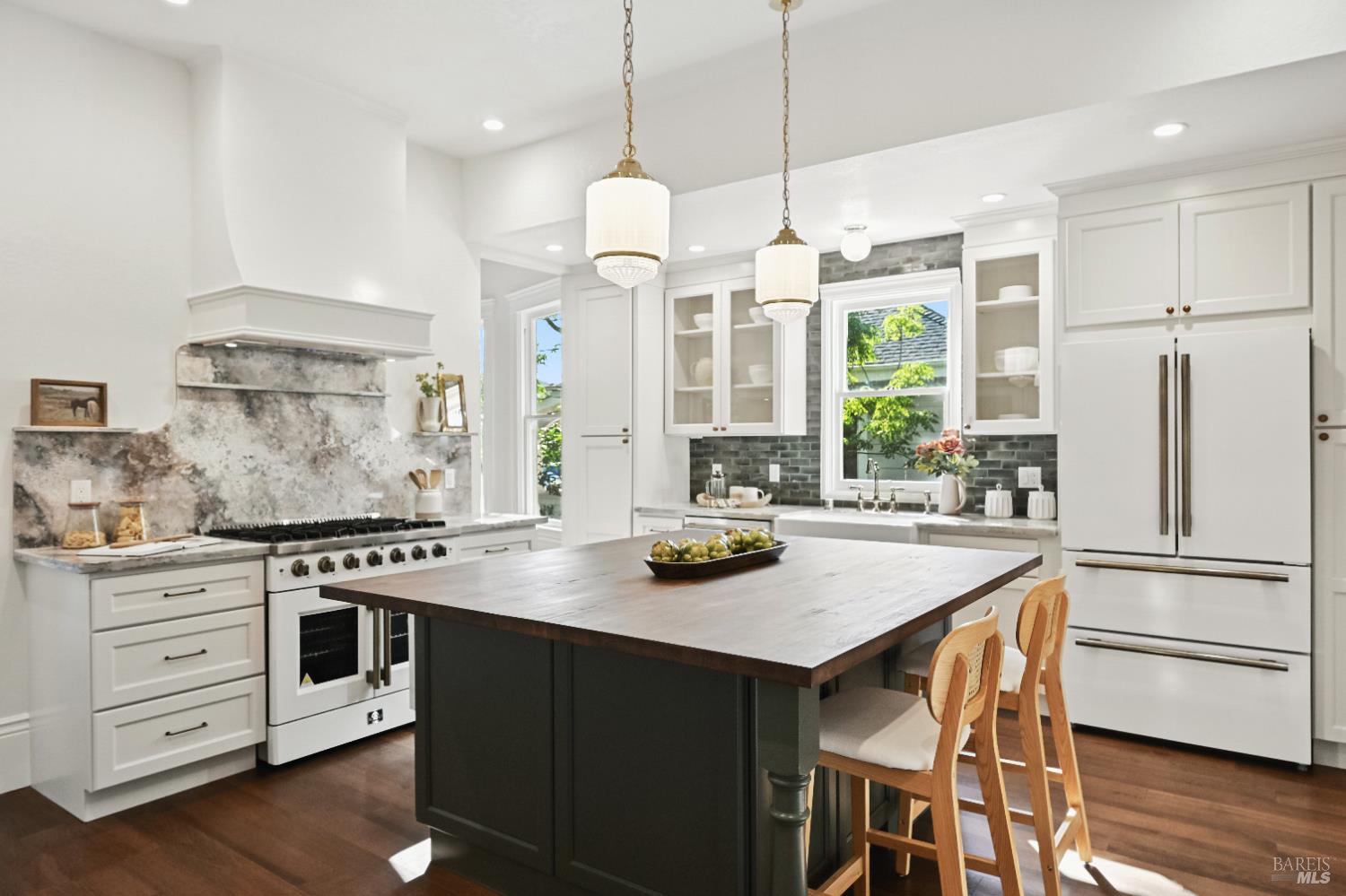 Detail Gallery Image 20 of 66 For 15 8th St, Petaluma,  CA 94952 - 3 Beds | 2/1 Baths