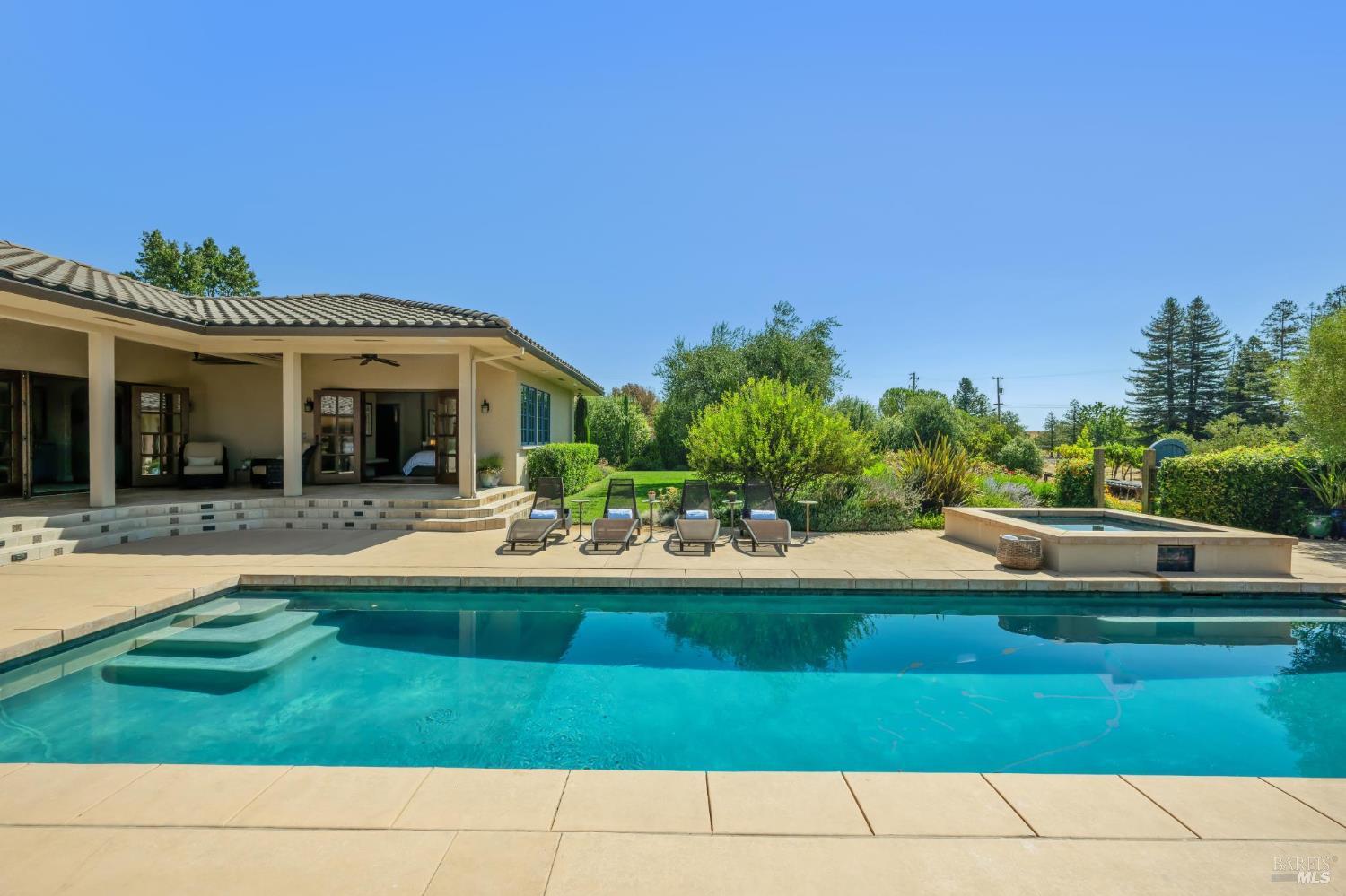 Detail Gallery Image 2 of 46 For 1057 Red Tail Rd, Healdsburg,  CA 95448 - 2 Beds | 3/1 Baths