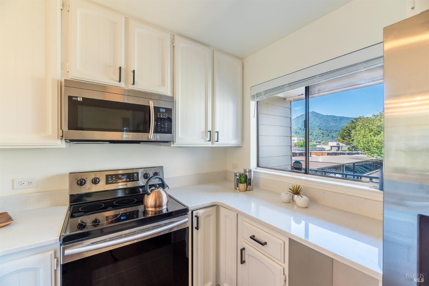 Detail Gallery Image 9 of 39 For 804 via Casitas Dr, Greenbrae,  CA 94904 - 3 Beds | 2 Baths