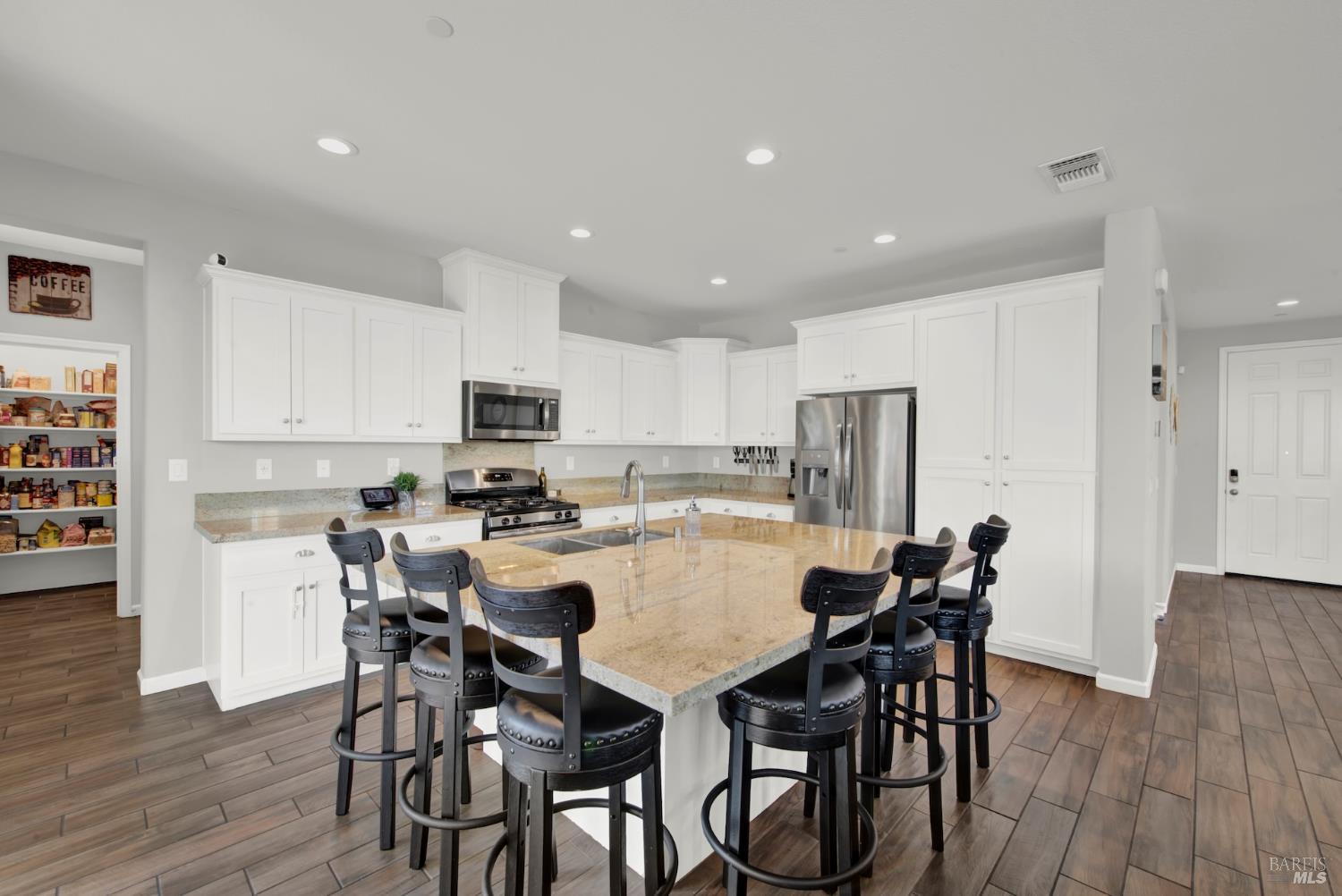 Detail Gallery Image 6 of 67 For 336 Primrose Dr, Vacaville,  CA 95687 - 4 Beds | 3 Baths