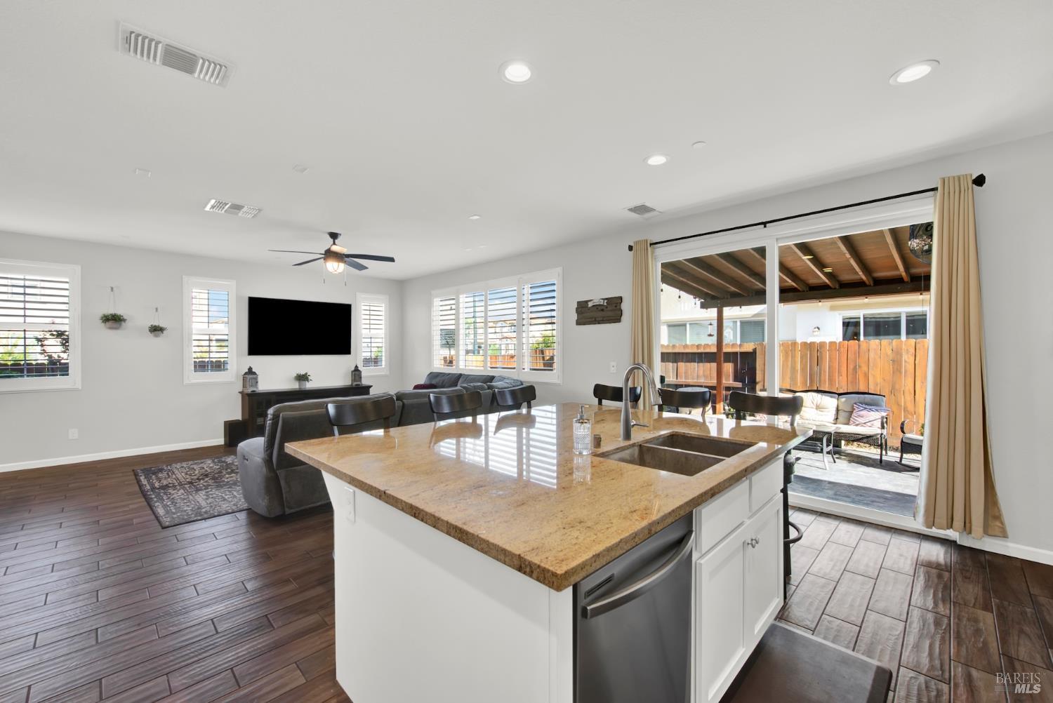 Detail Gallery Image 19 of 67 For 336 Primrose Dr, Vacaville,  CA 95687 - 4 Beds | 3 Baths