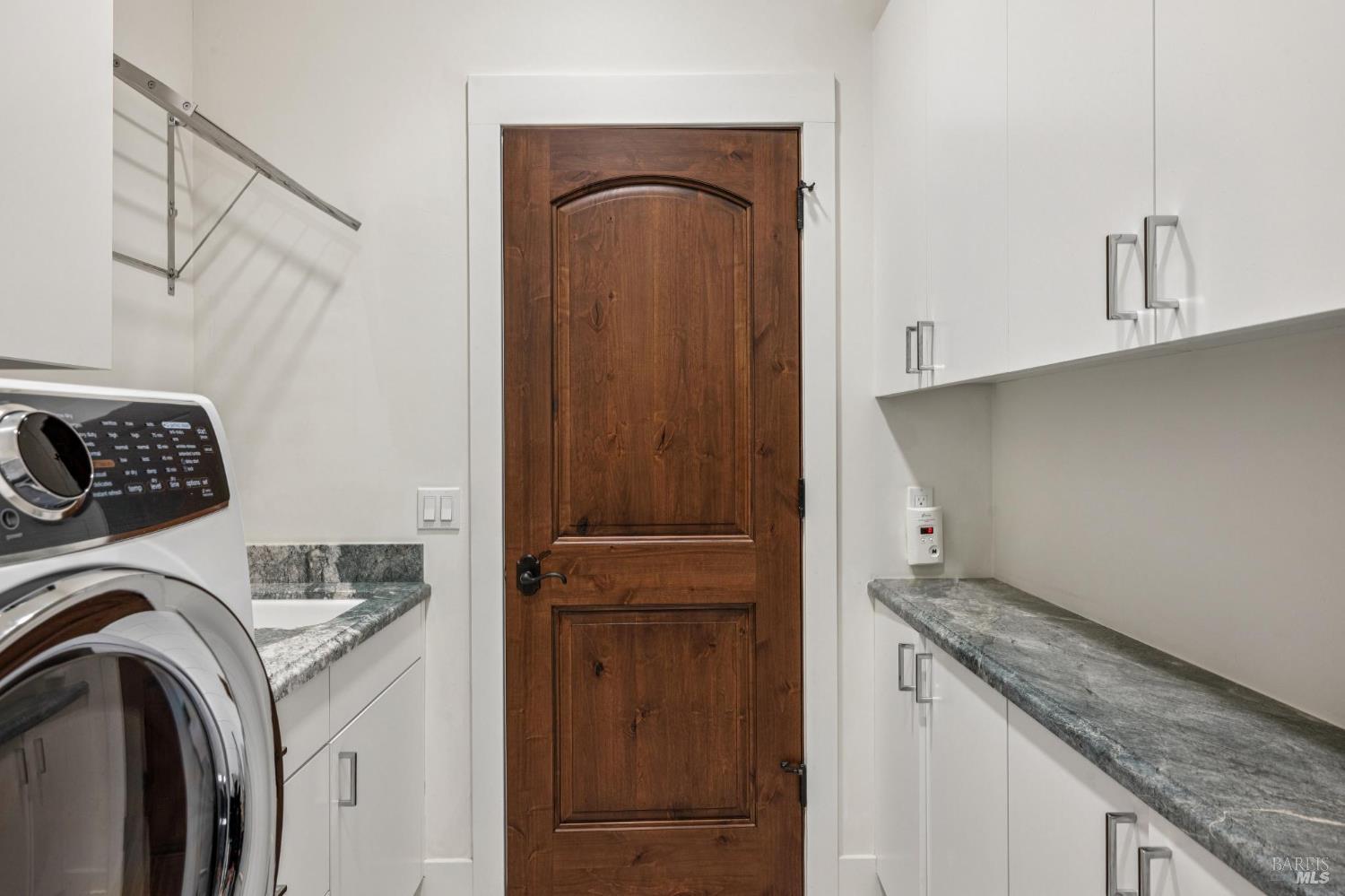 Detail Gallery Image 33 of 46 For 1057 Red Tail Rd, Healdsburg,  CA 95448 - 2 Beds | 3/1 Baths