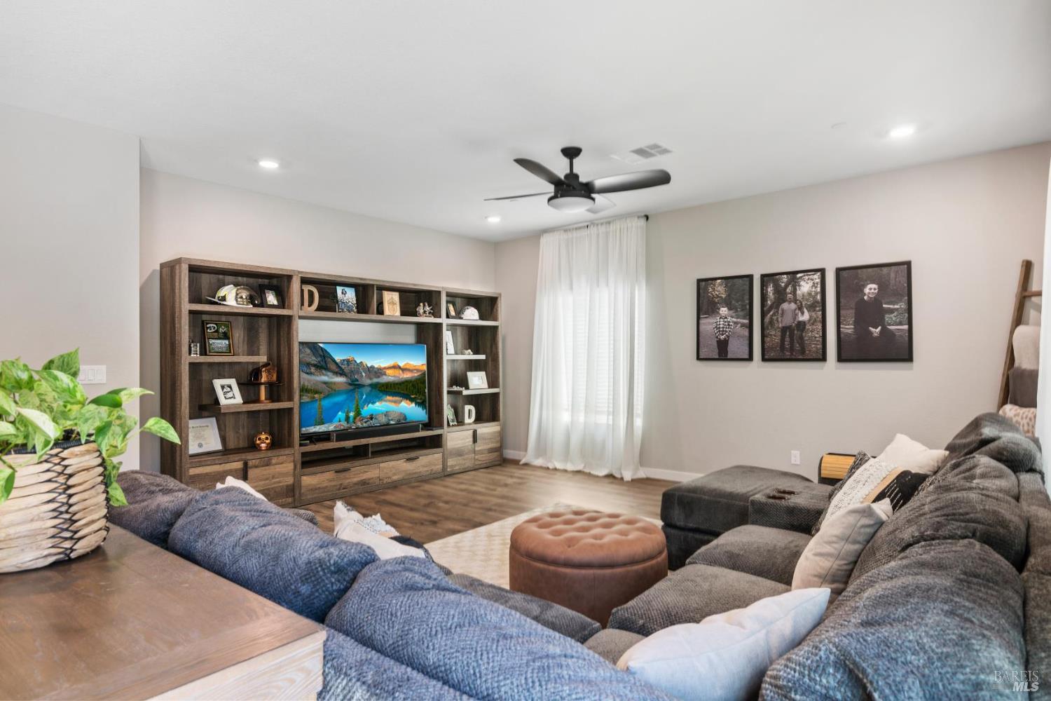 Detail Gallery Image 11 of 28 For 1090 Davidson Ct, Dixon,  CA 95620 - 4 Beds | 3 Baths