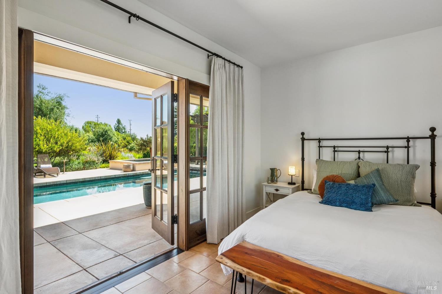 Detail Gallery Image 42 of 46 For 1057 Red Tail Rd, Healdsburg,  CA 95448 - 2 Beds | 3/1 Baths