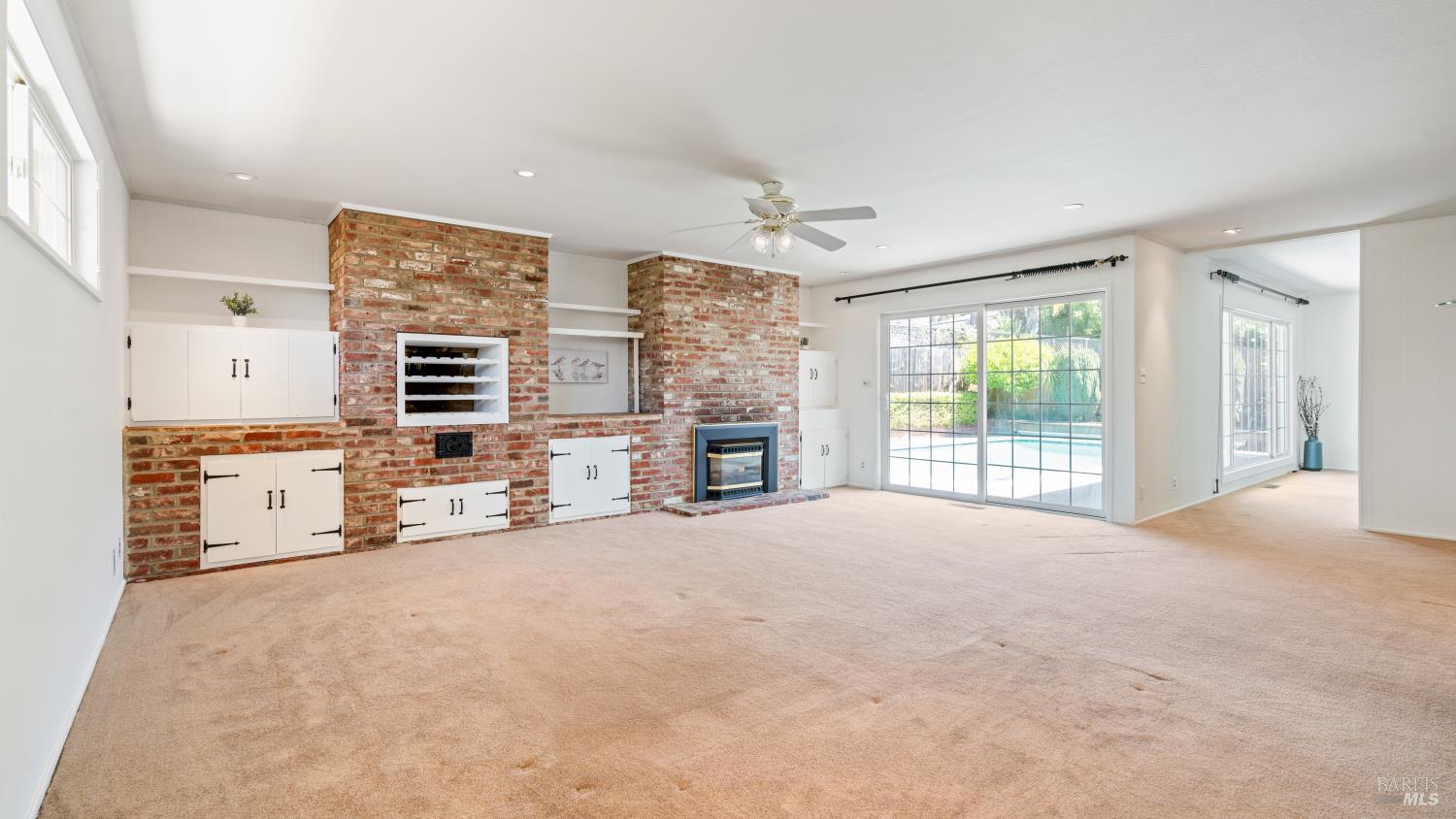 Detail Gallery Image 10 of 44 For 120 Meriam Dr, San Rafael,  CA 94903 - 3 Beds | 2/1 Baths
