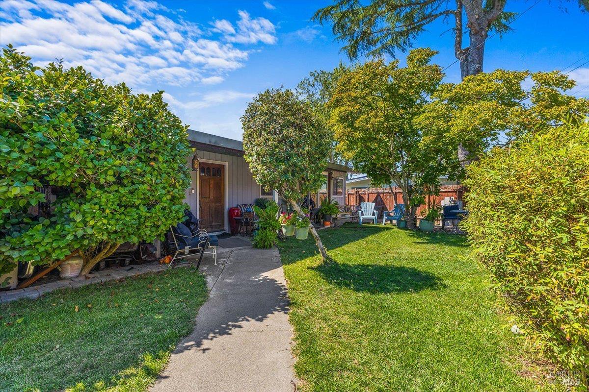 Detail Gallery Image 4 of 52 For 4331 Panorama Dr, Santa Rosa,  CA 95404 - 6 Beds | 3 Baths