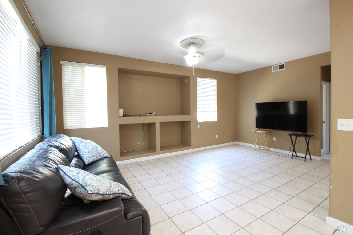 Detail Gallery Image 9 of 26 For 513 De Flores Cir, Rio Vista,  CA 94571 - 4 Beds | 2/1 Baths