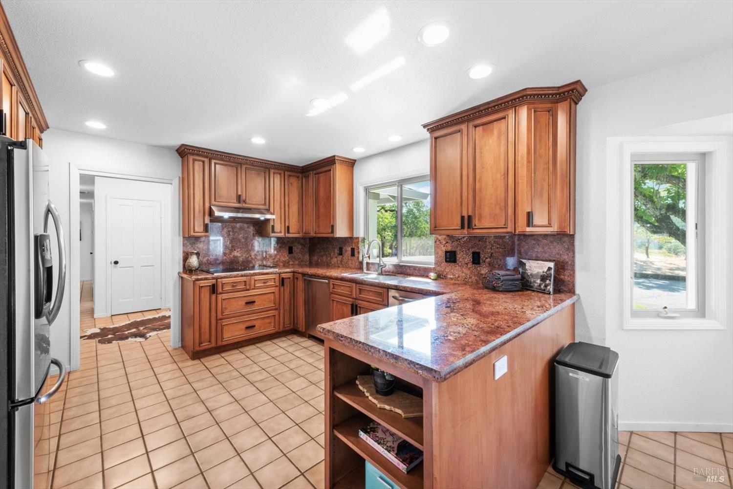 Detail Gallery Image 13 of 31 For 5860 Sharp Rd, Calistoga,  CA 94515 - 4 Beds | 4 Baths