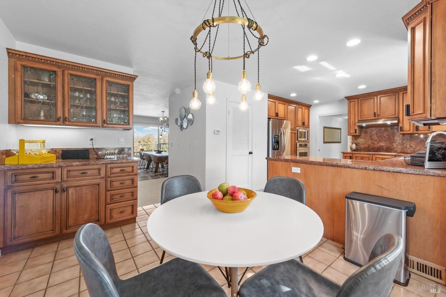 Detail Gallery Image 12 of 31 For 5860 Sharp Rd, Calistoga,  CA 94515 - 4 Beds | 4 Baths