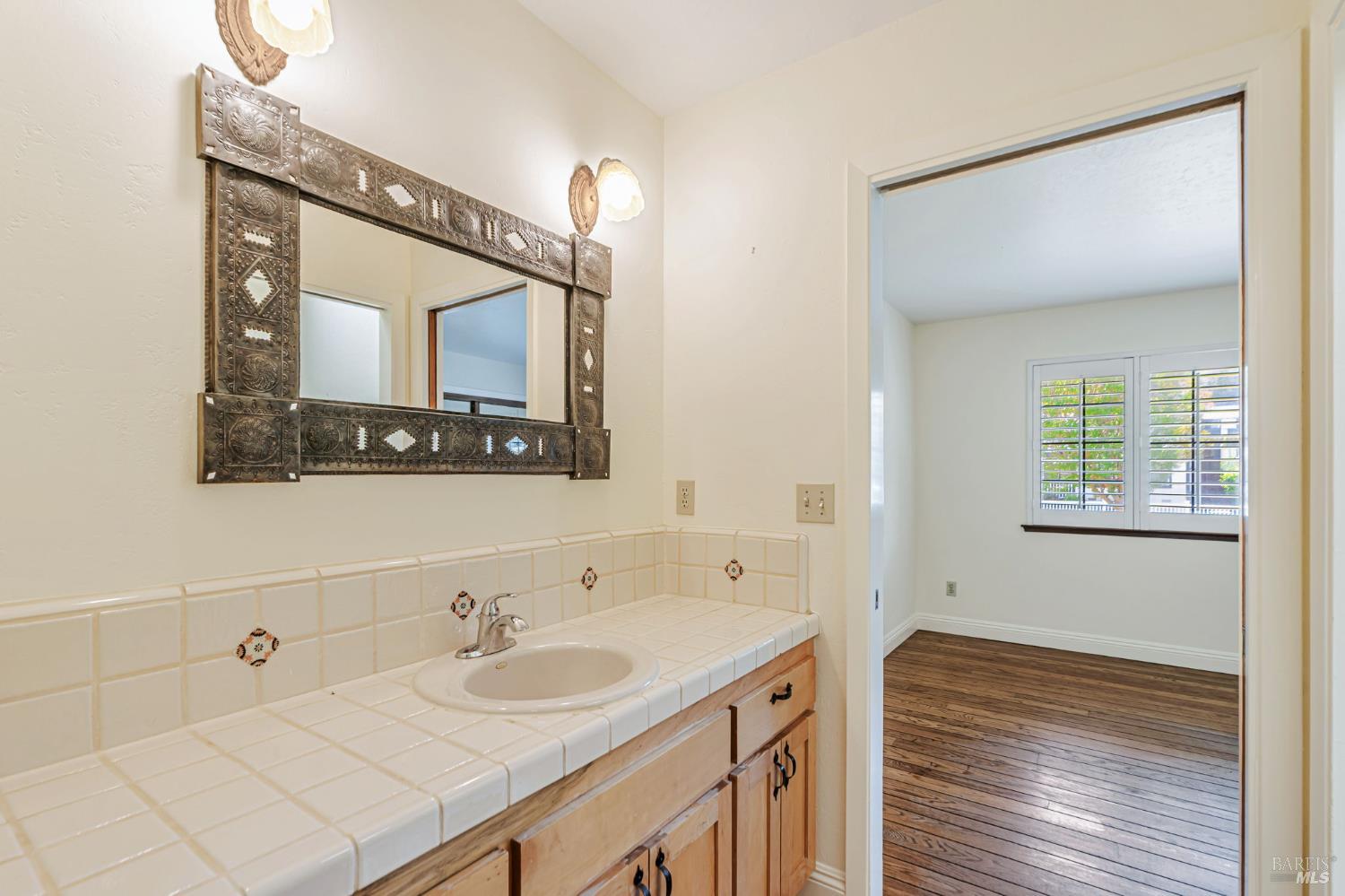 Detail Gallery Image 34 of 45 For 2213 Warwick Dr, Santa Rosa,  CA 95405 - 3 Beds | 2/1 Baths