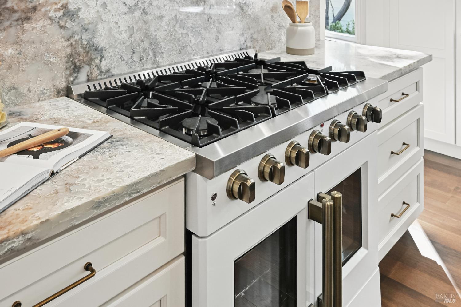 Detail Gallery Image 24 of 66 For 15 8th St, Petaluma,  CA 94952 - 3 Beds | 2/1 Baths