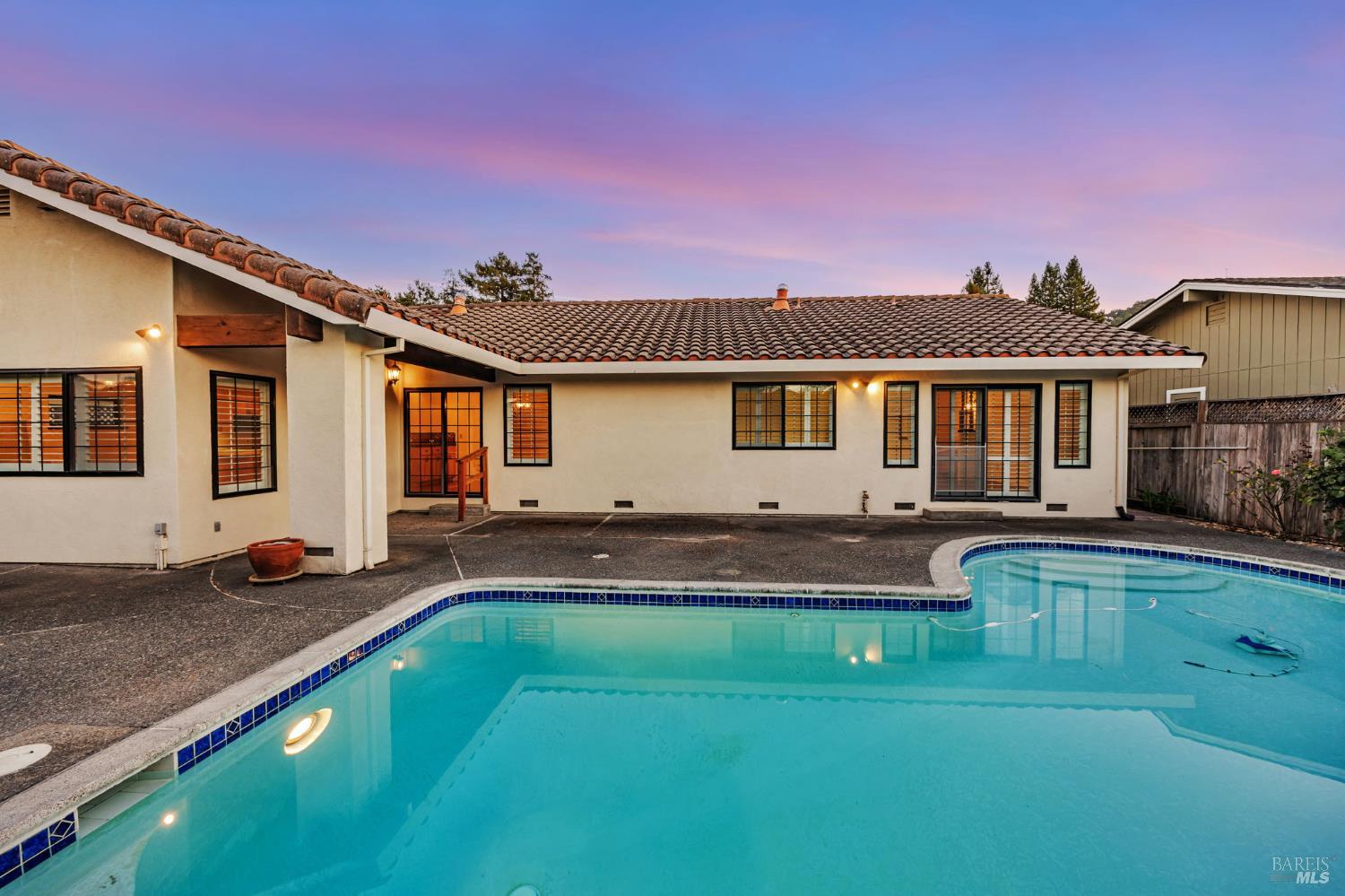 Detail Gallery Image 42 of 45 For 2213 Warwick Dr, Santa Rosa,  CA 95405 - 3 Beds | 2/1 Baths