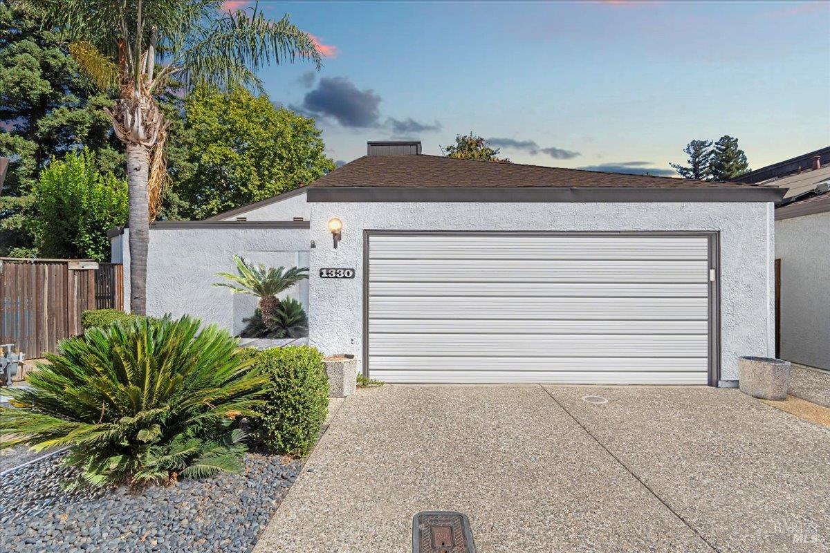 Detail Gallery Image 2 of 28 For 1330 Blackberry Ct, Dixon,  CA 95620 - 3 Beds | 2 Baths