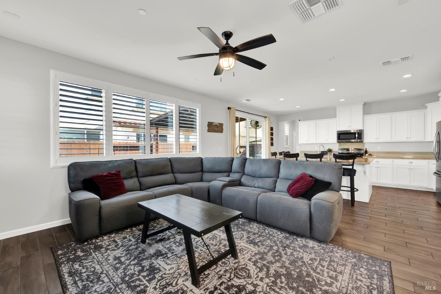Detail Gallery Image 8 of 67 For 336 Primrose Dr, Vacaville,  CA 95687 - 4 Beds | 3 Baths