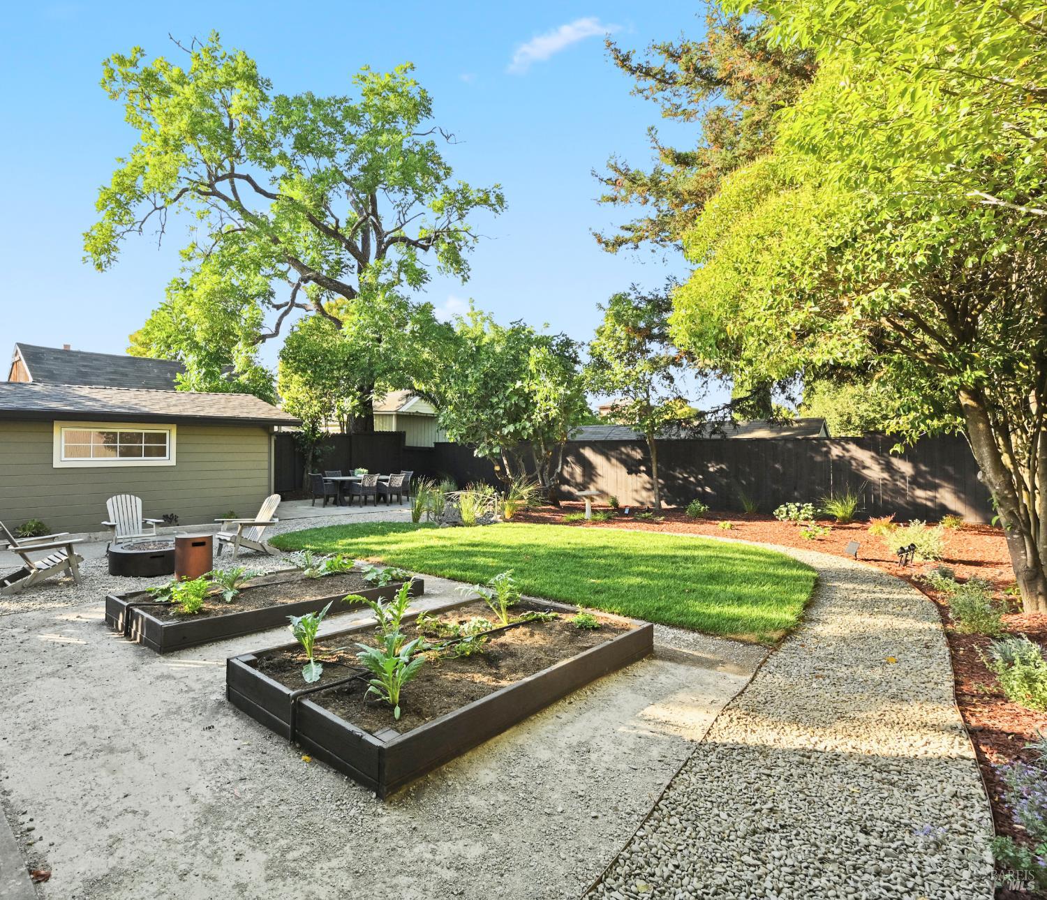 Detail Gallery Image 50 of 66 For 15 8th St, Petaluma,  CA 94952 - 3 Beds | 2/1 Baths