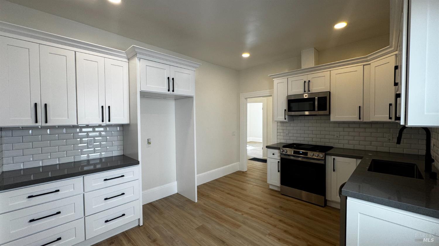 Detail Gallery Image 5 of 19 For 43 11th St, Richmond,  CA 94801 - 3 Beds | 2 Baths