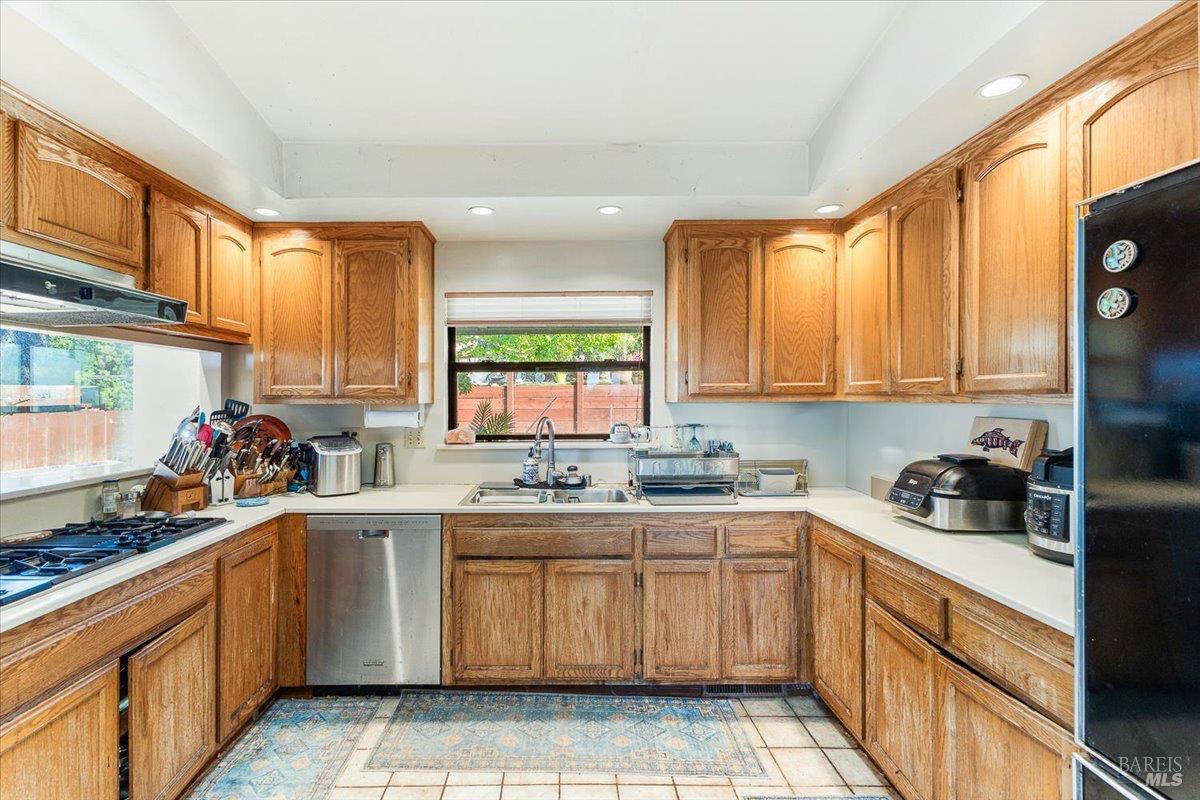 Detail Gallery Image 13 of 52 For 4331 Panorama Dr, Santa Rosa,  CA 95404 - 6 Beds | 3 Baths