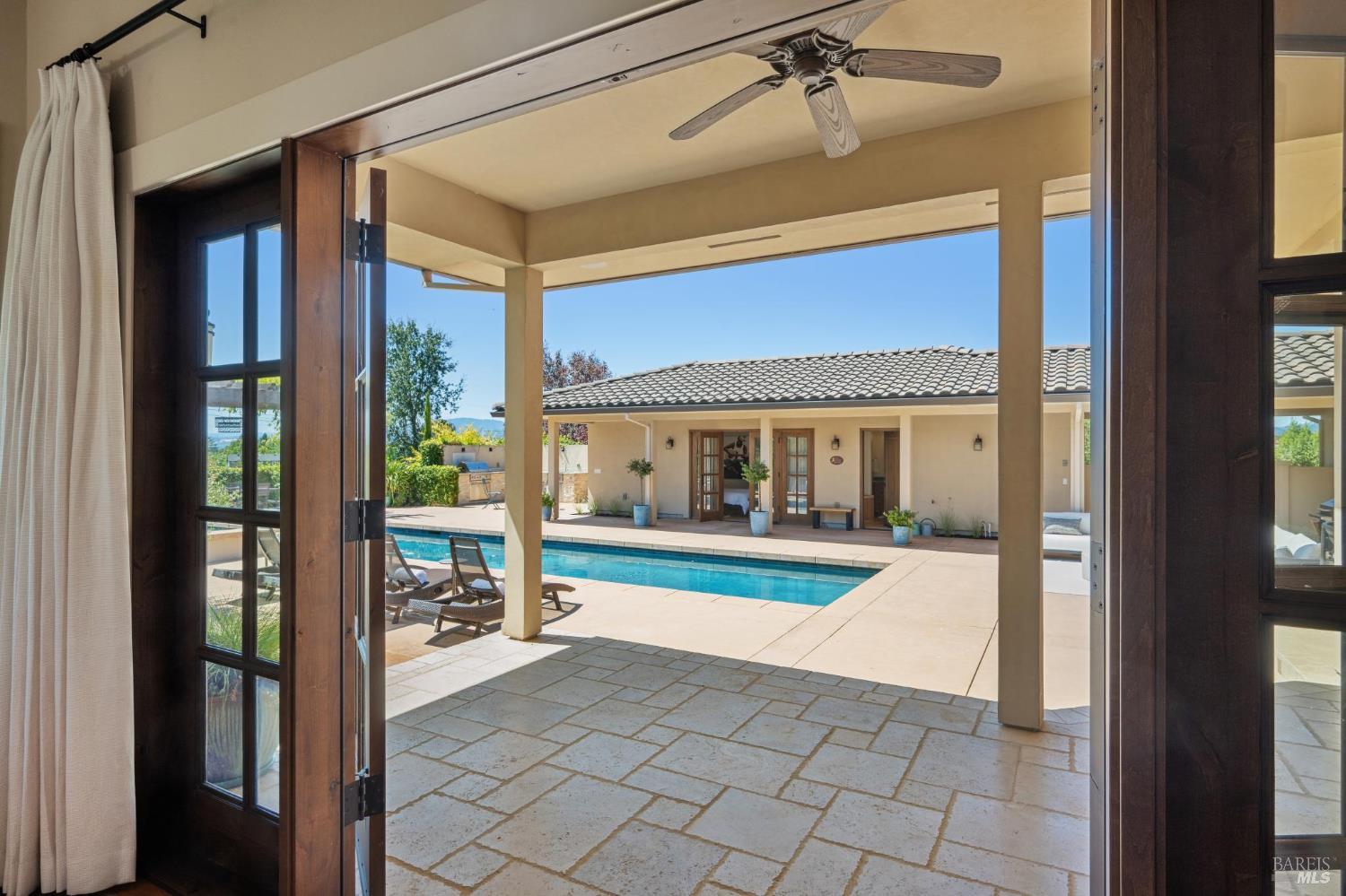 Detail Gallery Image 36 of 46 For 1057 Red Tail Rd, Healdsburg,  CA 95448 - 2 Beds | 3/1 Baths
