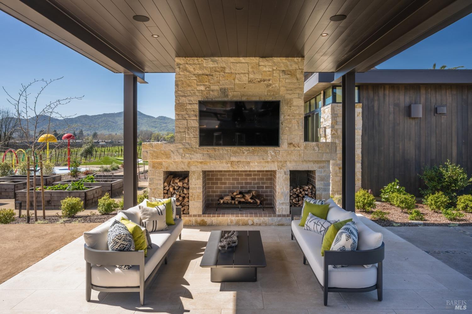 Detail Gallery Image 18 of 71 For 6691 Finnell Rd, Yountville,  CA 94599 - 6 Beds | 7/2 Baths