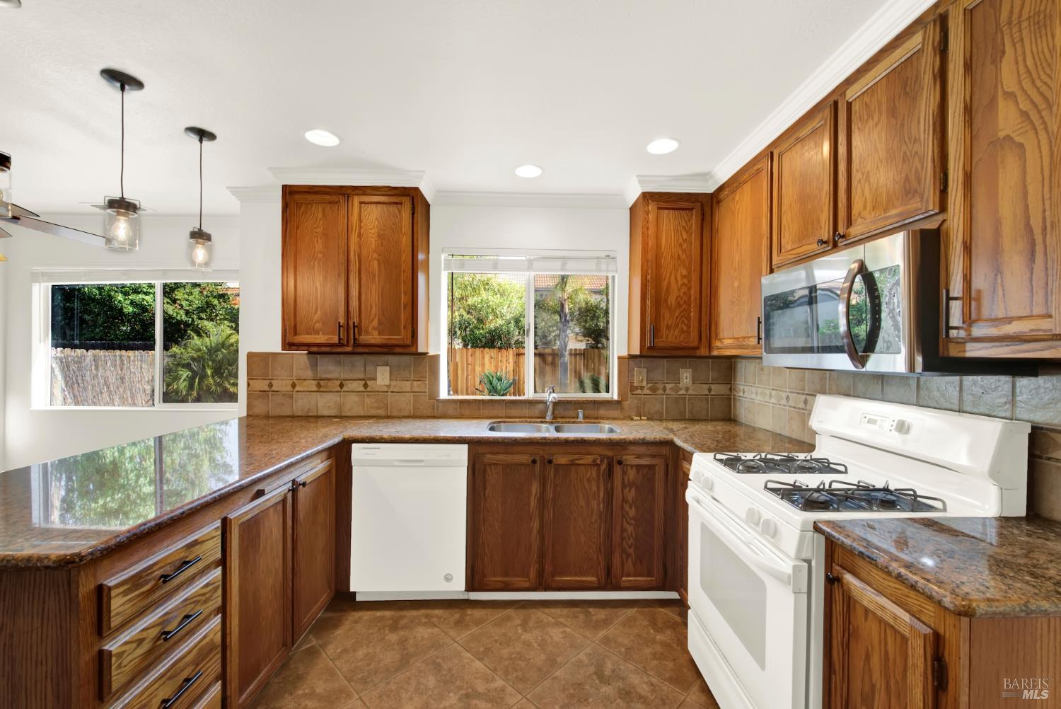 Detail Gallery Image 25 of 99 For 218 Donegal Ct, Vacaville,  CA 95688 - 4 Beds | 2/1 Baths
