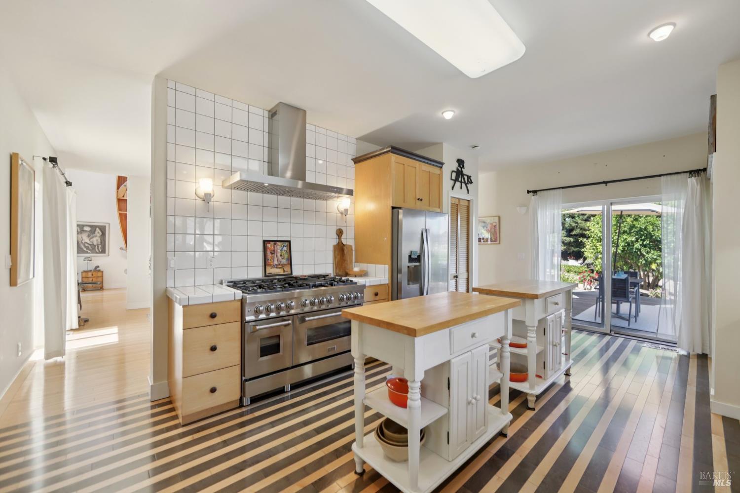 Detail Gallery Image 17 of 99 For 161 E D St, Benicia,  CA 94510 - 4 Beds | 3/1 Baths