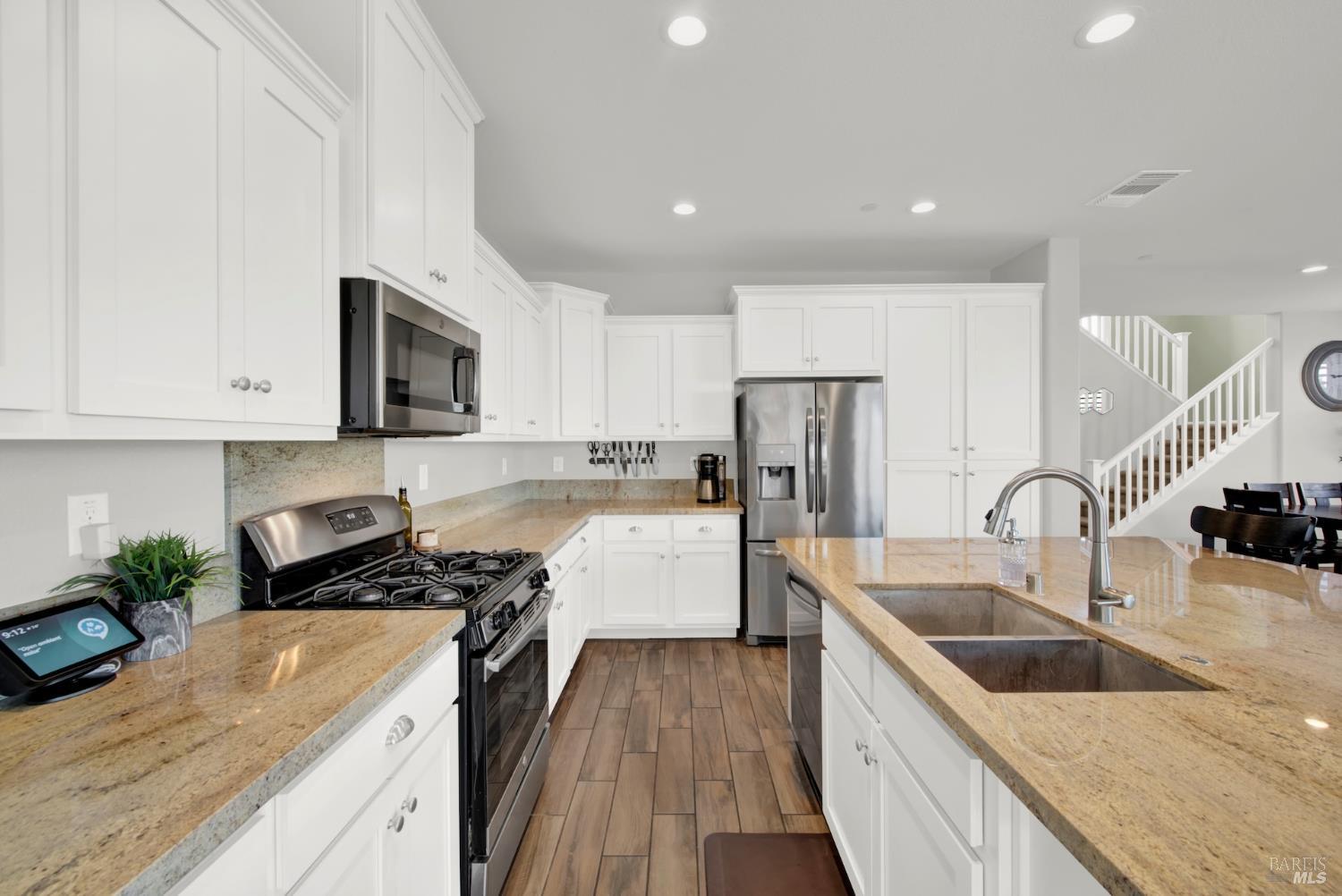 Detail Gallery Image 7 of 67 For 336 Primrose Dr, Vacaville,  CA 95687 - 4 Beds | 3 Baths