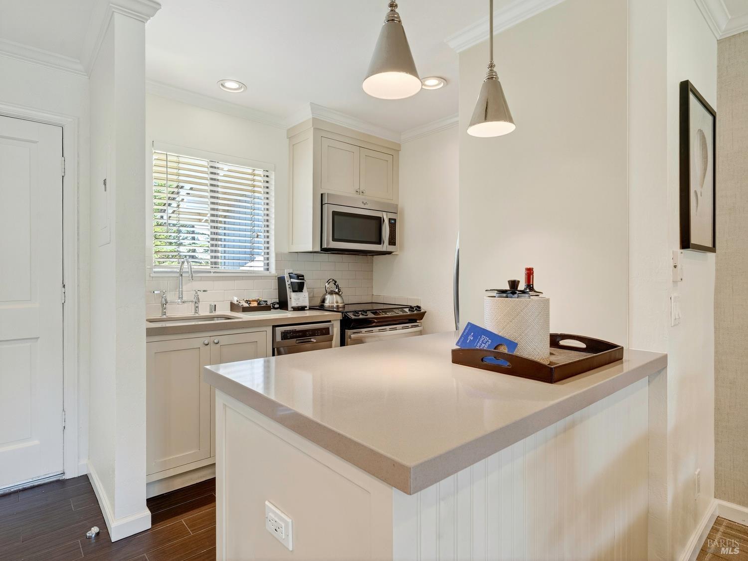 Detail Gallery Image 8 of 23 For 693 Cottage Dr, Napa,  CA 94558 - 2 Beds | 2 Baths