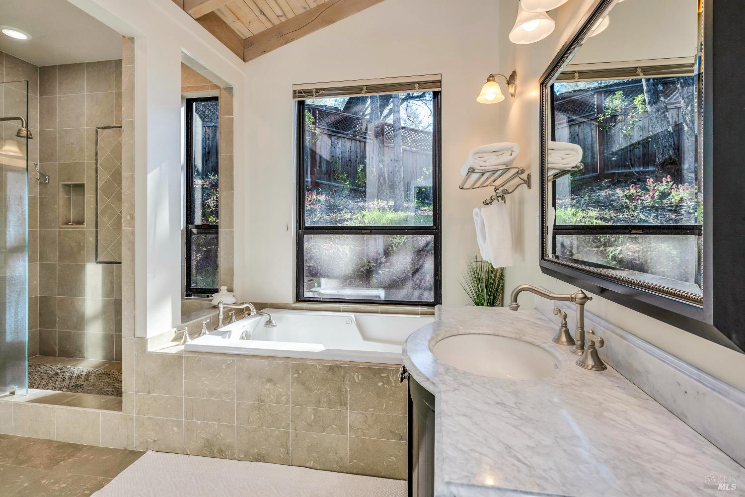 Detail Gallery Image 16 of 37 For 522 Meadowood Ln, Saint Helena,  CA 94574 - 2 Beds | 3 Baths