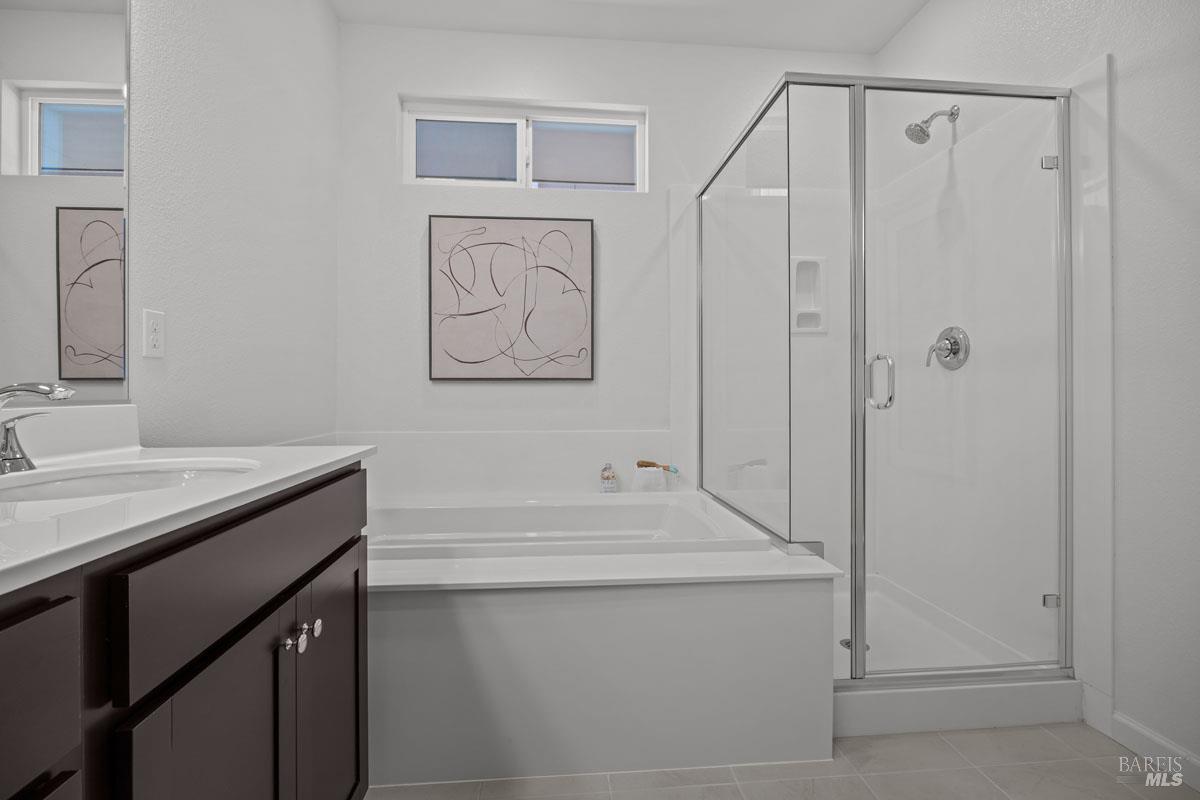 Detail Gallery Image 19 of 21 For 2 Topaz Ct, Petaluma,  CA 94952 - 3 Beds | 3 Baths
