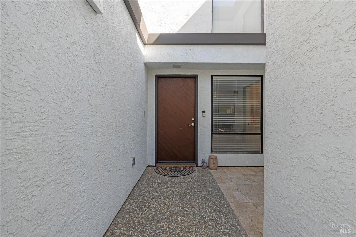 Detail Gallery Image 3 of 28 For 1330 Blackberry Ct, Dixon,  CA 95620 - 3 Beds | 2 Baths