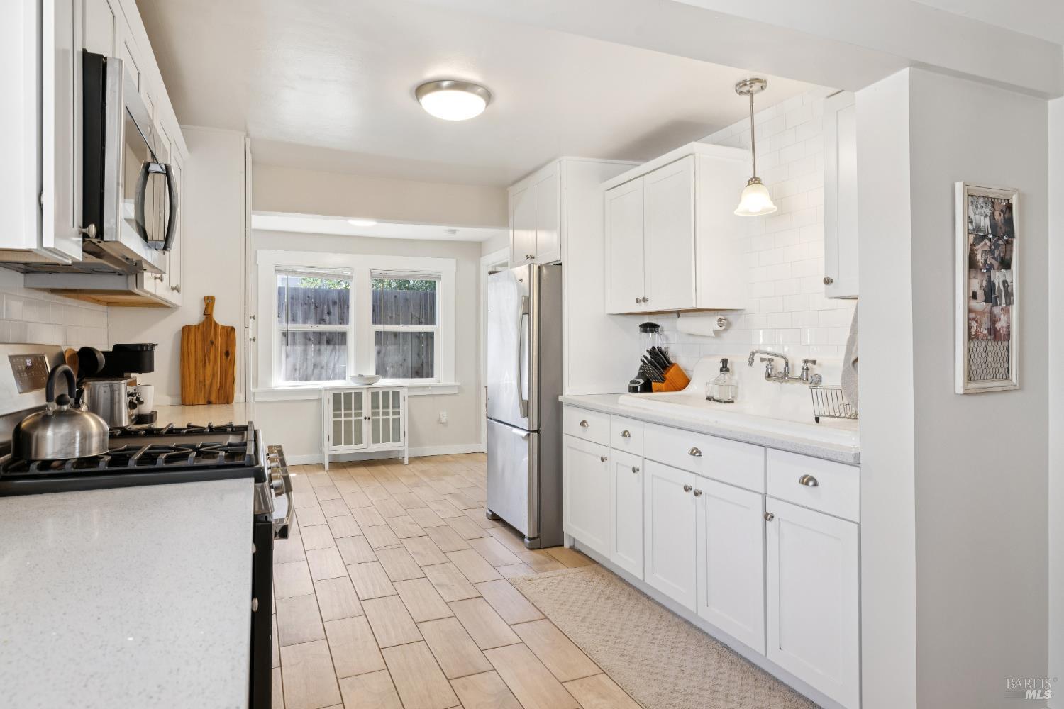 Detail Gallery Image 16 of 29 For 609 Brown St, Santa Rosa,  CA 95404 - 2 Beds | 1 Baths