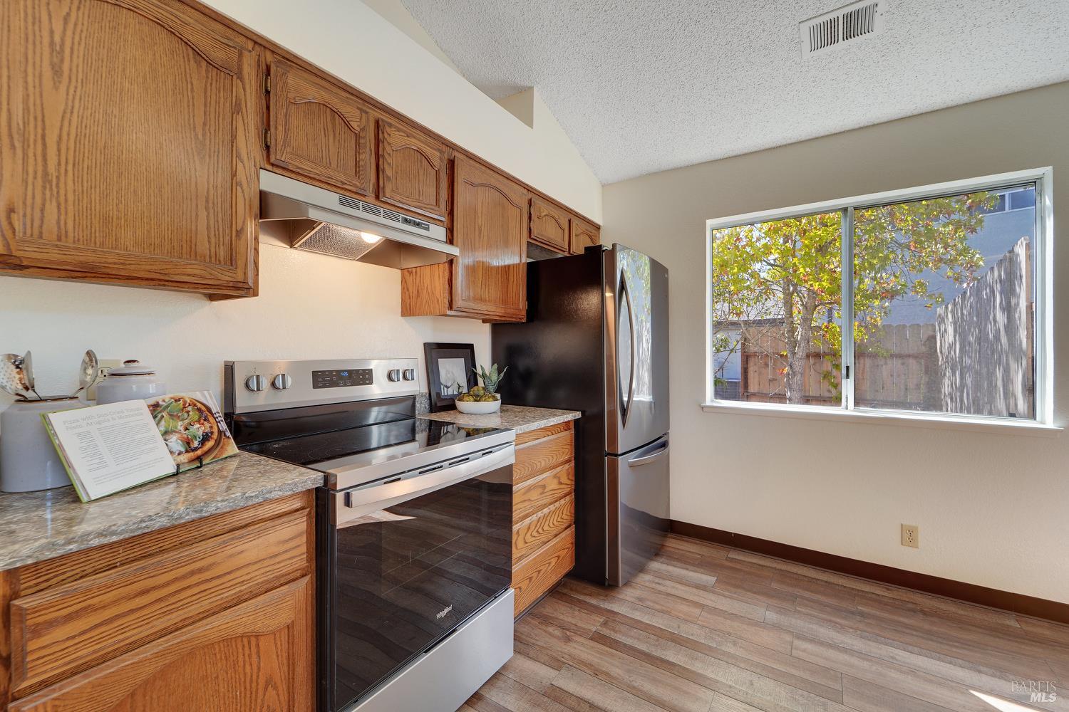 Detail Gallery Image 14 of 61 For 789 Barton Way, Benicia,  CA 94510 - 3 Beds | 2 Baths