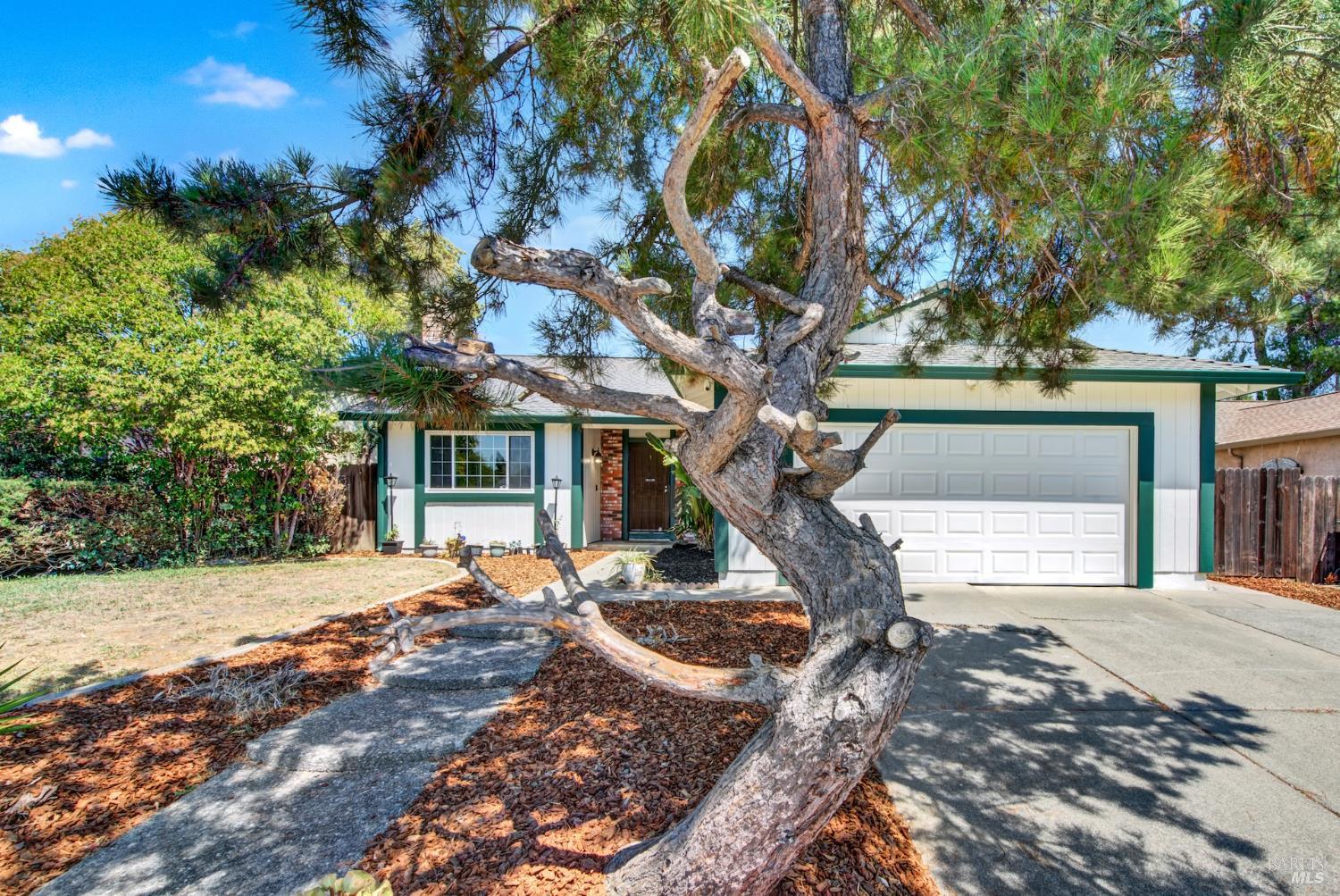 Detail Gallery Image 2 of 50 For 2968 Juniper St, Fairfield,  CA 94533 - 3 Beds | 2 Baths