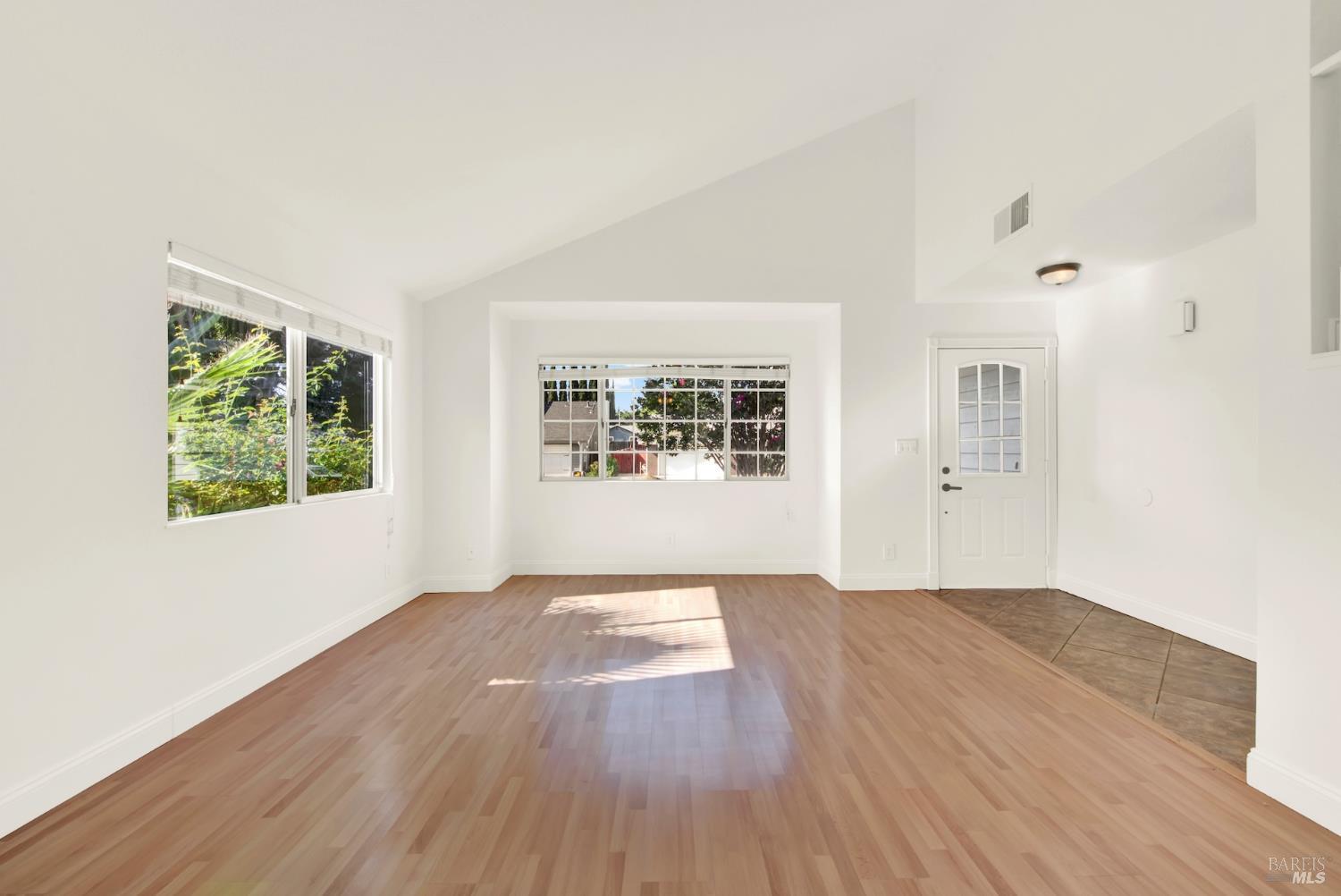 Detail Gallery Image 18 of 99 For 218 Donegal Ct, Vacaville,  CA 95688 - 4 Beds | 2/1 Baths