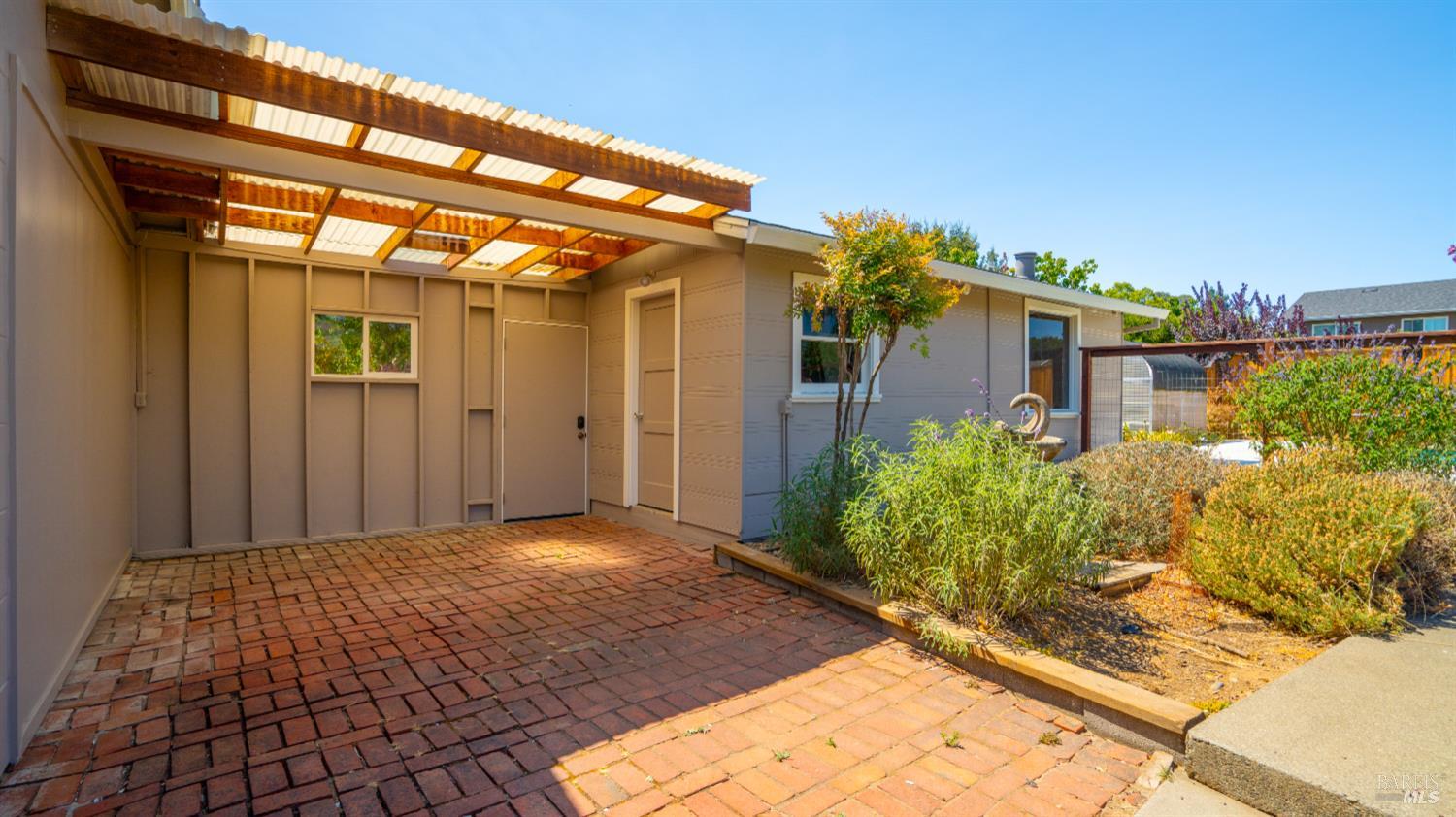 Detail Gallery Image 33 of 40 For 765 Sun Ln, Novato,  CA 94947 - 4 Beds | 3 Baths