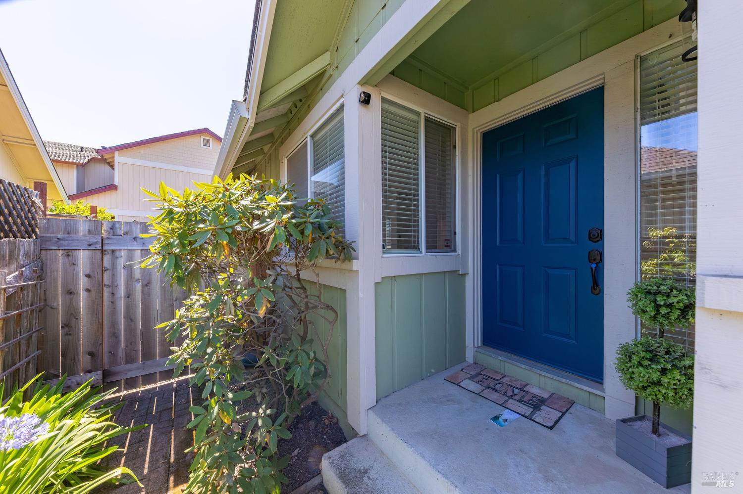 Detail Gallery Image 2 of 36 For 1424 Dandelion Way, Petaluma,  CA 94954 - 3 Beds | 2 Baths