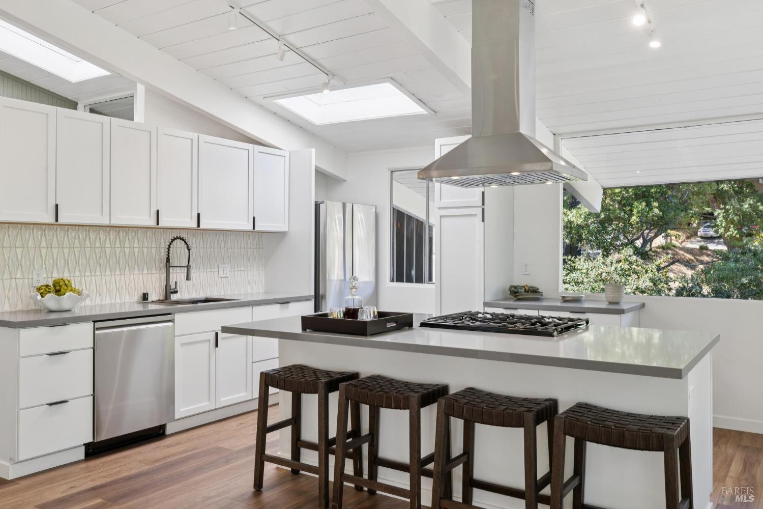 Detail Gallery Image 17 of 53 For 876 Las Ovejas Ave, San Rafael,  CA 94903 - 4 Beds | 2 Baths