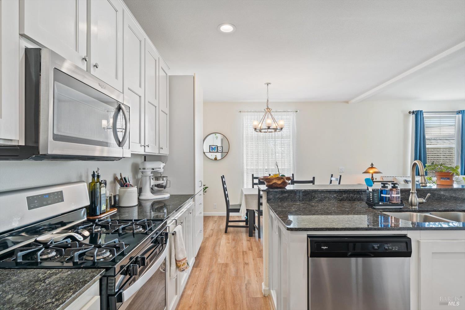 Detail Gallery Image 8 of 12 For 71 Candlewood Dr, Petaluma,  CA 94954 - 2 Beds | 2 Baths