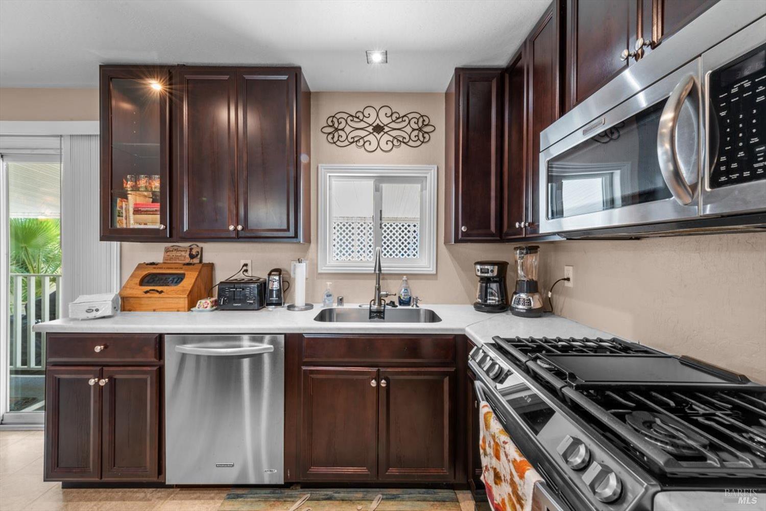 Detail Gallery Image 14 of 33 For 174 Lemon Tree Cir, Vacaville,  CA 95687 - 2 Beds | 2 Baths