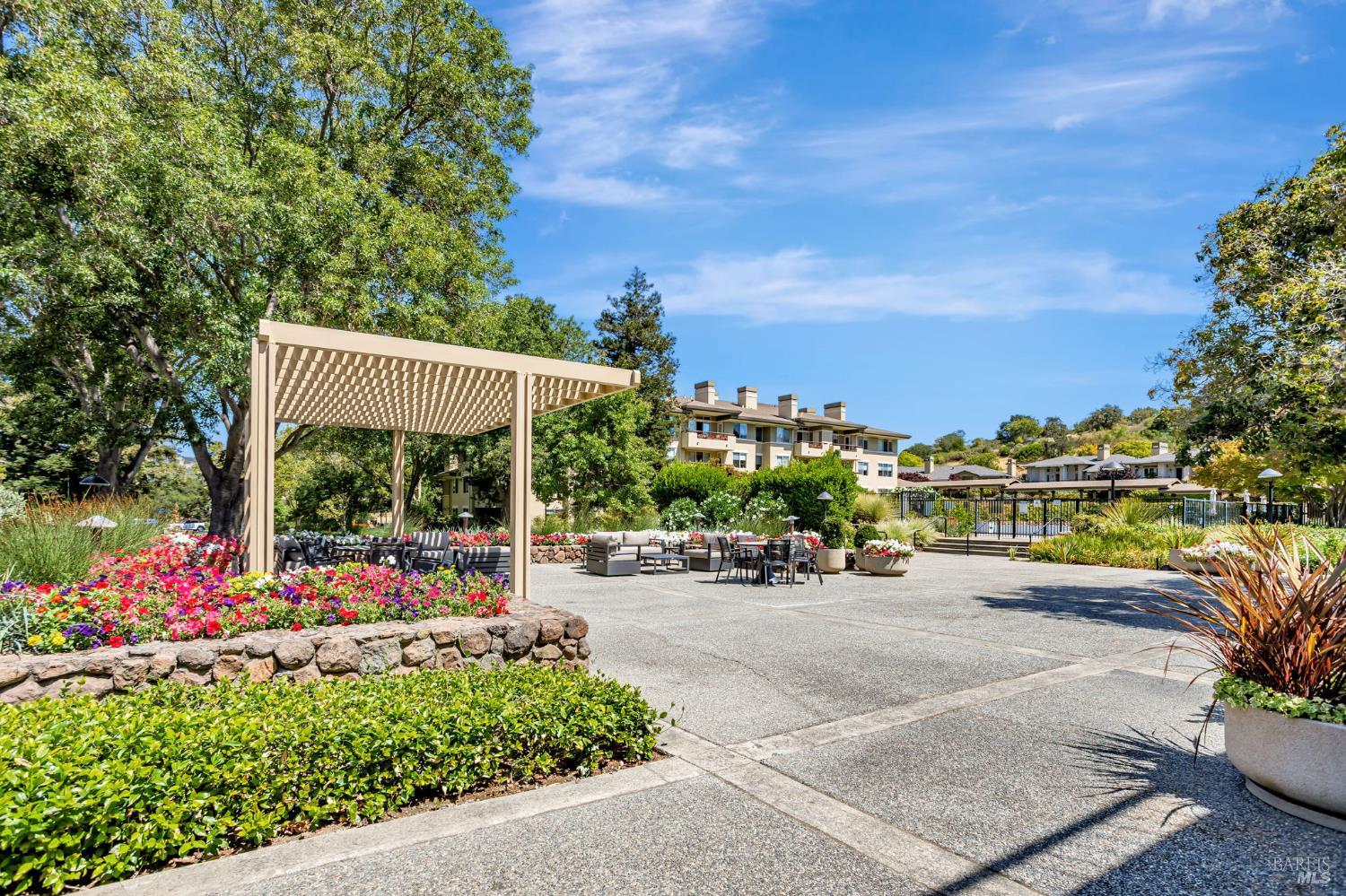 Detail Gallery Image 22 of 23 For 300 Deer Valley Rd 3p,  San Rafael,  CA 94903 - 1 Beds | 2 Baths